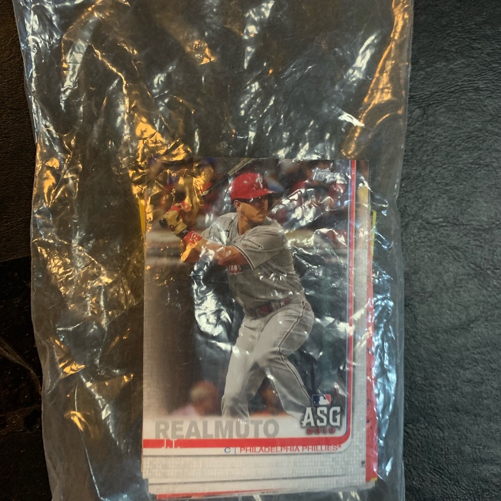 150 MLB baseball trading cards plus
